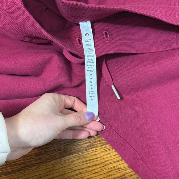 Lululemon Scuba High-Rise Jogger Pomegranate Size 2 - Picture 11 of 12